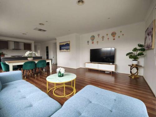 Point Cook Villa | Beautiful 4 Bedrooms Houses
