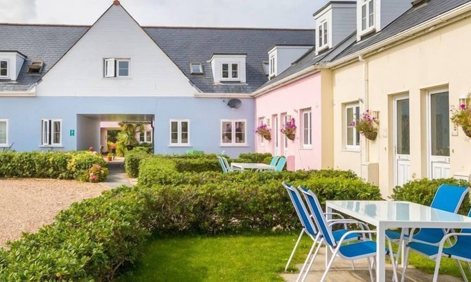 Le Vallon House | Beautiful 4* Self-Catering, by Stunning Cliffs & Bays - Three Bedroom Cottage