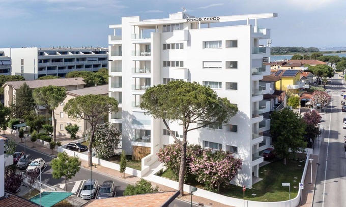 Lignano Sabbiadoro Apartment | Beautiful apartment for 4 people with A/C, WIFI, TV and balcony