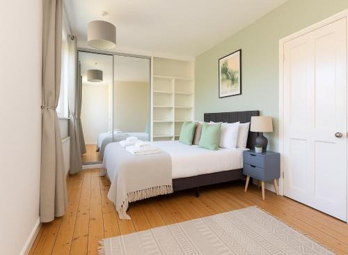 Merton Apartment | Beautiful and cosy room in Morden