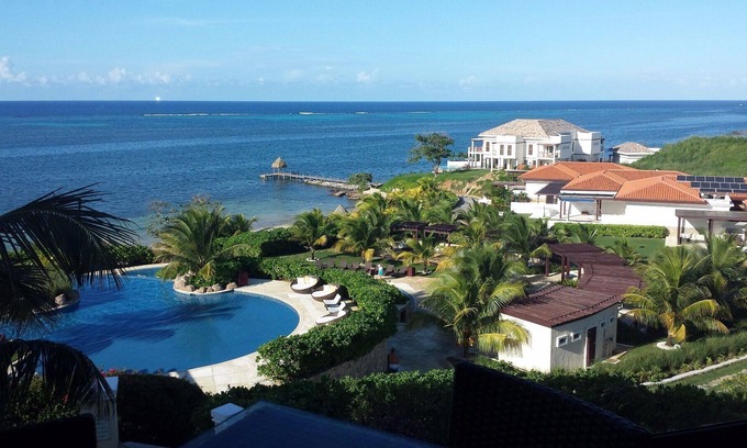 Pristine Bay Villa | Beautiful and Serene 3 bedroom 2 bath Private Pool and Patio Villa.