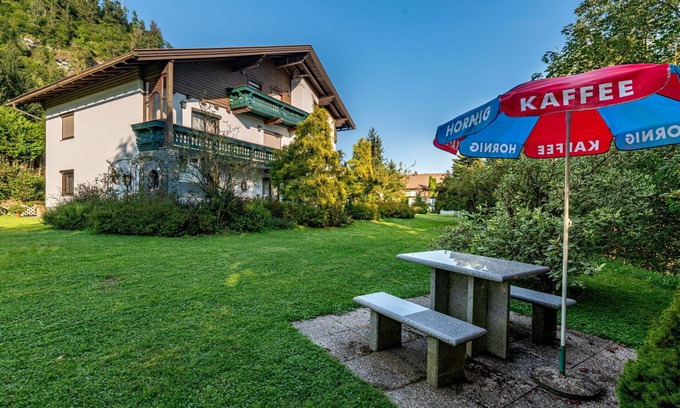 Agsdorf Apartment | Beautiful apartment for 4 guests with WIFI, TV, patio and pets allowed
