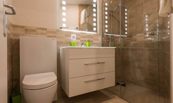 Saas Almagell Apartment | Beautiful apartment for 3 guests with WIFI, hot tub, TV and balcony