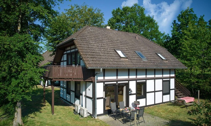 Feriendorf Frankenau House | Beautiful apartment in villa for 8 guests with WIFI, TV, terrace and pets allowed