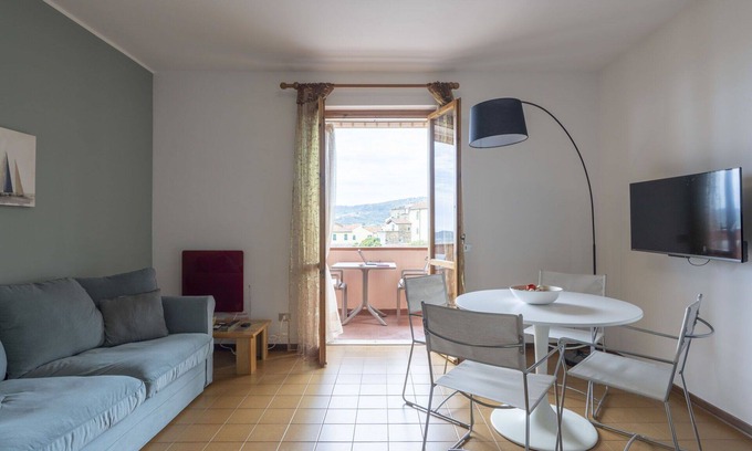 Pietrabruna Apartment | Beautiful apartment for 4 people with WIFI, TV, balcony and pets allowed