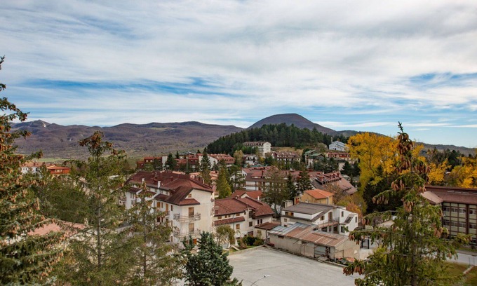 Rivisondoli Apartment | Beautiful apartment for 4 guests with balcony and pets allowed