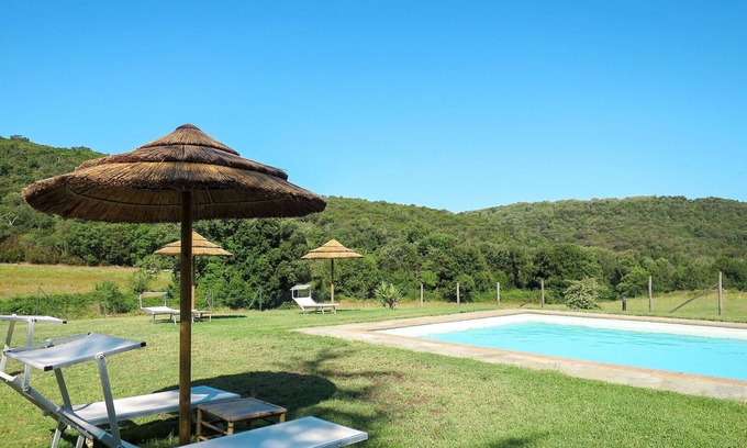 Montorsaio House | Beautiful apartment in villa for 2 guests with WIFI, pool, TV and patio