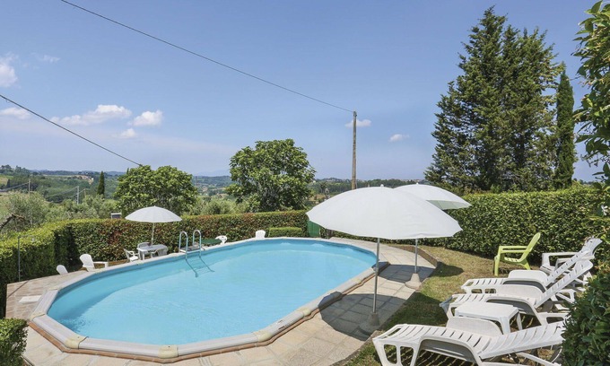 San Miniato Villa | Beautiful apartment in villa for 2 guests with A/C, pool, TV, patio and pets allowed