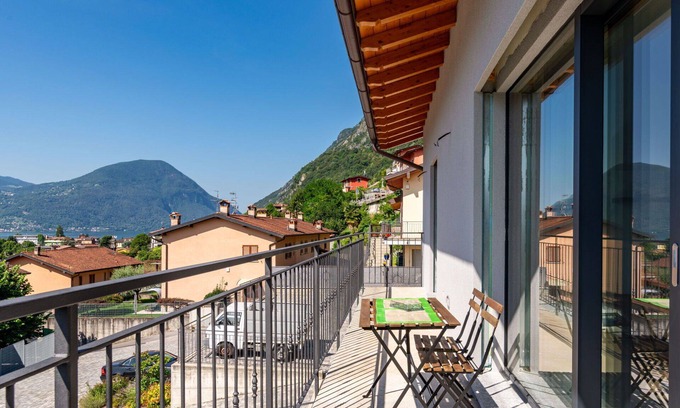 Porlezza Apartment | Beautiful apartment for 5 guests with A/C, WIFI, TV and balcony