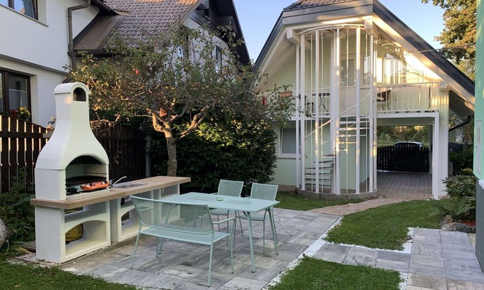 Lesce Apartment | Beautiful apartment for 4 people with WIFI, pool, A/C, TV and patio