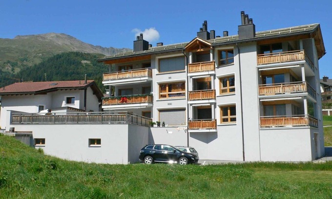 Valbella Apartment | Beautiful apartment for 4 guests with WIFI, TV, balcony, panoramic view and parking