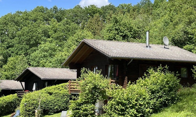 Schoenecken Apartment | Beautiful apartment for 4 guests with WIFI, TV, patio and pets allowed