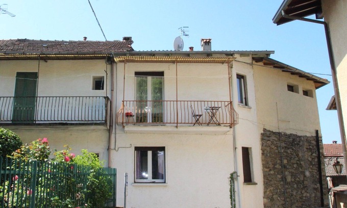 Agra Apartment | Beautiful apartment for 2 guests with WIFI, TV and pets allowed