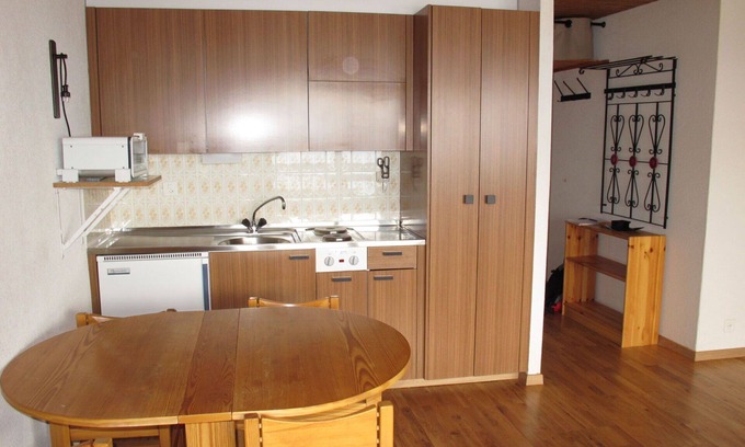 Sion Apartment | Beautiful apartment for 4 guests with pool, WIFI, TV, balcony and pets allowed