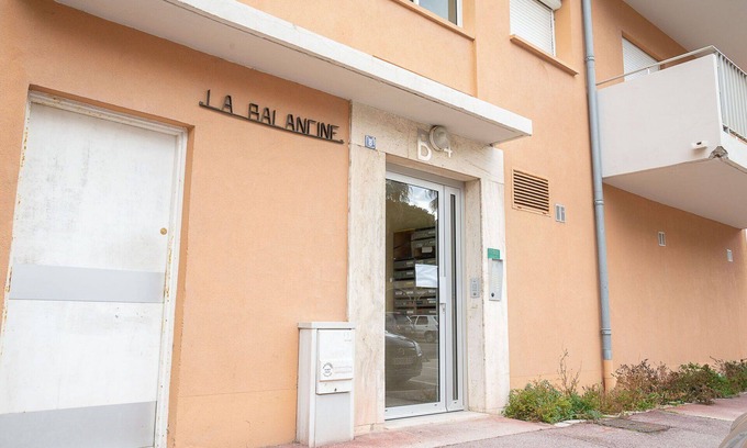 Toulon - Hyeres Apartment | Beautiful apartment for 4 people with WIFI, TV and balcony