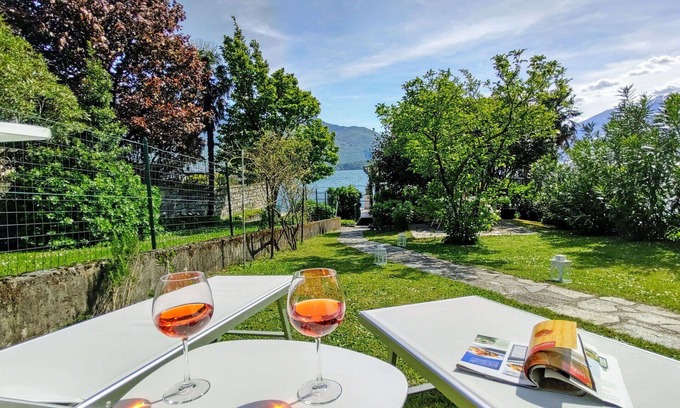 Gera Lario Apartment | Beautiful apartment for 4 people with WIFI, TV, patio and pets allowed