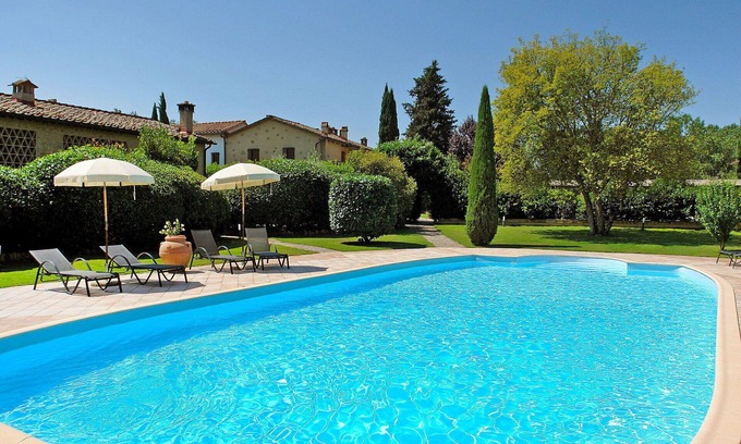 Poggiarello Villa | Beautiful apartment in villa with pool, WIFI, TV, terrace and pets allowed, close to San Gimignano
