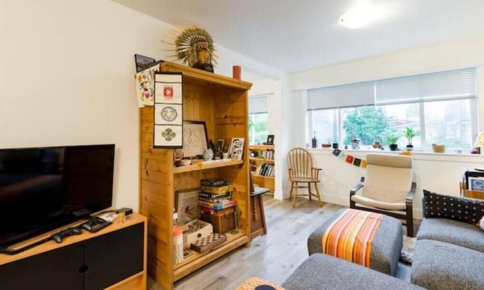 East Side House | Beautiful Artsy 3-bedroom Vancouver House, near Commercial Drive-Trout Lake!