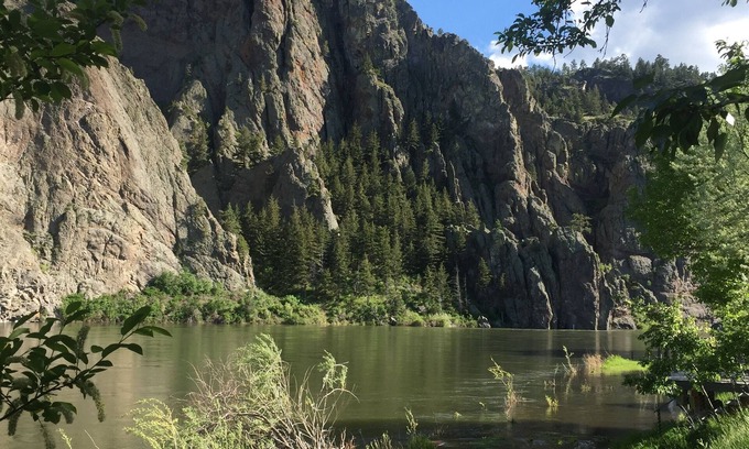 Cascade House | Beautiful, BIG House on the Stunning Missouri River
