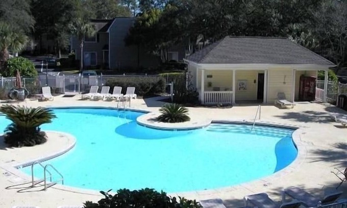 Demere Park House | Beautiful, CLEAN, sunny townhouse in Oceanwalk. Walk to village. Two pools