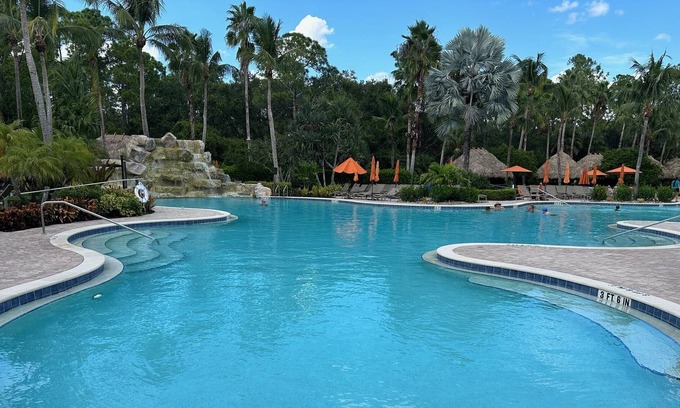 Ole Condo | Beautiful Condo in Ole' section of Lely Resort - Resort Style Pool & Dining