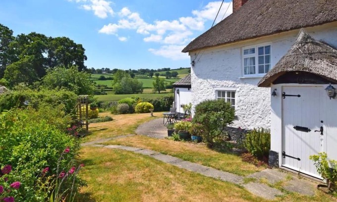 Colyton House | Beautiful cottage in stunning setting