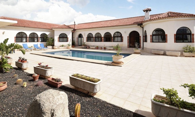 San Isidro House | Beautiful holiday home in San Isidro with pool