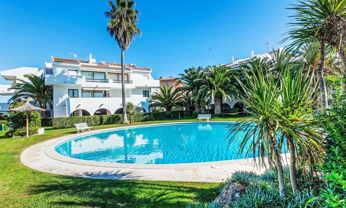 Pals Apartment | Beautiful apartment for 4 people with WIFI, pool, TV, terrace and parking