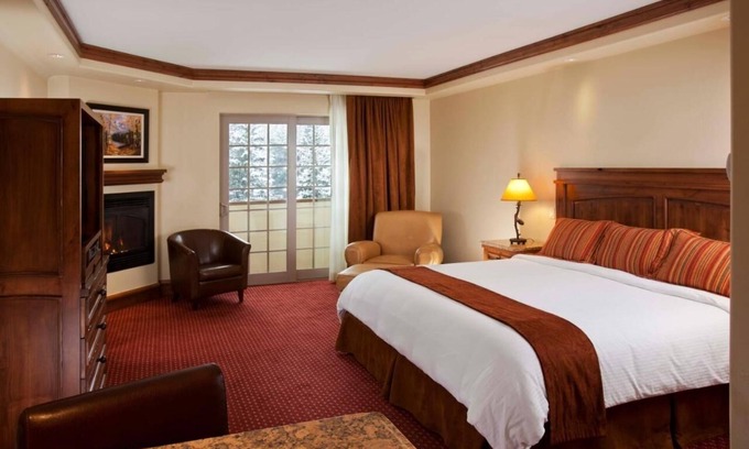 Vail Hotel | Beautiful Escape! Two Great Mountain View Units | Hot Tub and Parking Available!