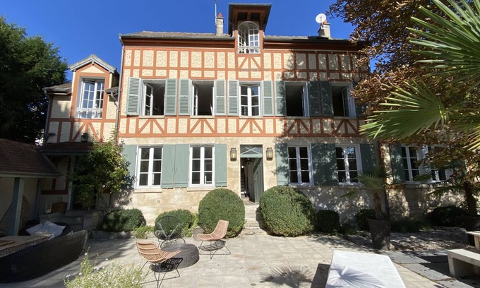 Carrieres-sur-Seine House | Beautiful house with pool, view and access to the Seine, very close to Paris