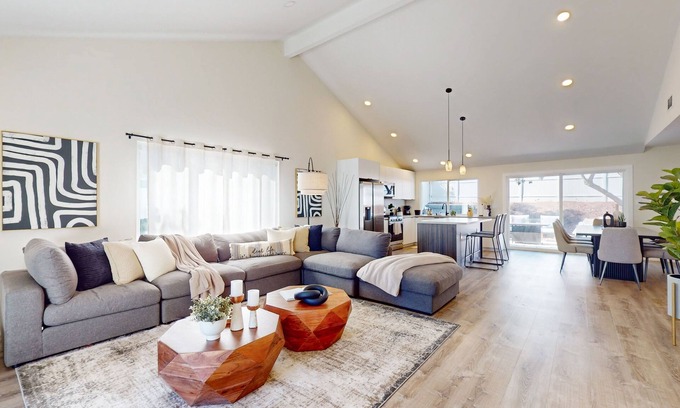 Bay Ho House | Beautiful home- close to downtown & beach w/hot tub