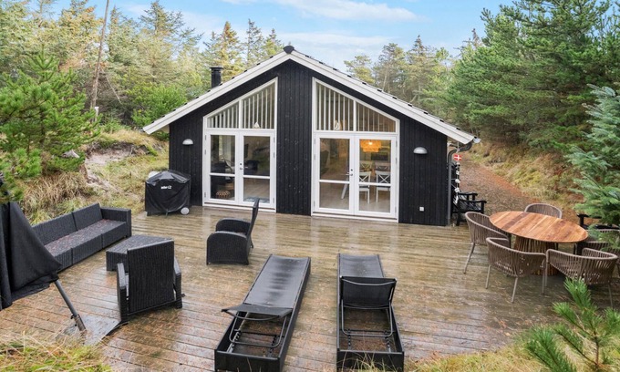 Blokhus House | Beautiful home in Blokhus with sauna