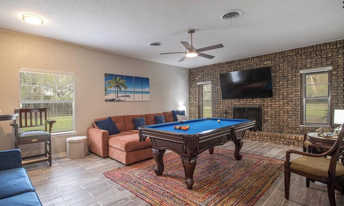Harrison County House | Beautiful Home Near Beach Sleeps 12+