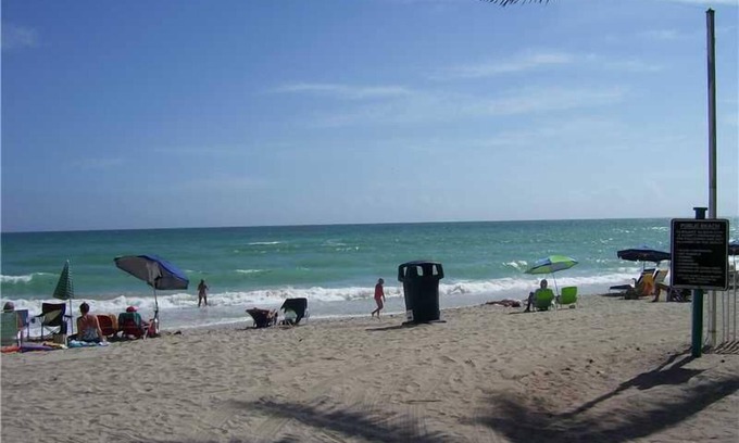 Sunny Isles Beach House | Beautiful Hotel Studio on the beach. STR-01535