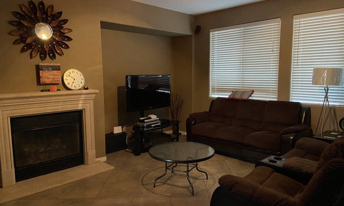 Holiday Shores House | Beautiful House 1 mile from the Colorado River!
