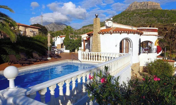 La Canuta Villa | Beautiful house with great sea views and private pool near the beach
