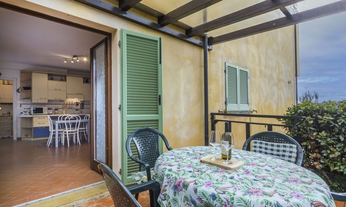 Monteverdi Marittimo Apartment | Beautiful apartment for 2 guests with WIFI, A/C, pool, TV, patio and pets allowed