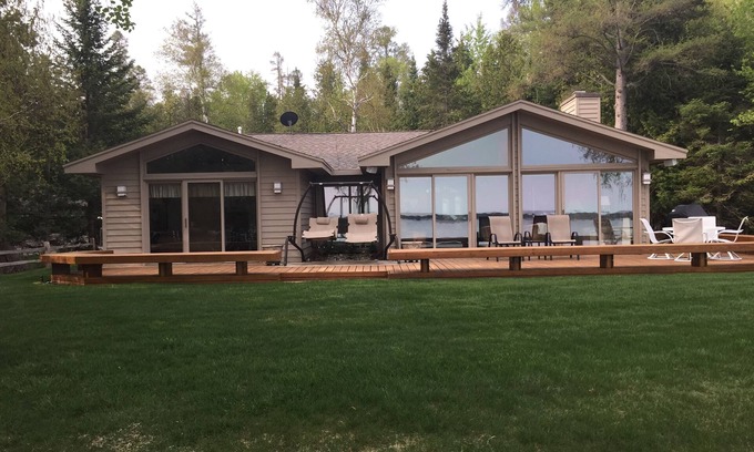 Charlevoix House | Beautiful Lake Charlevoix