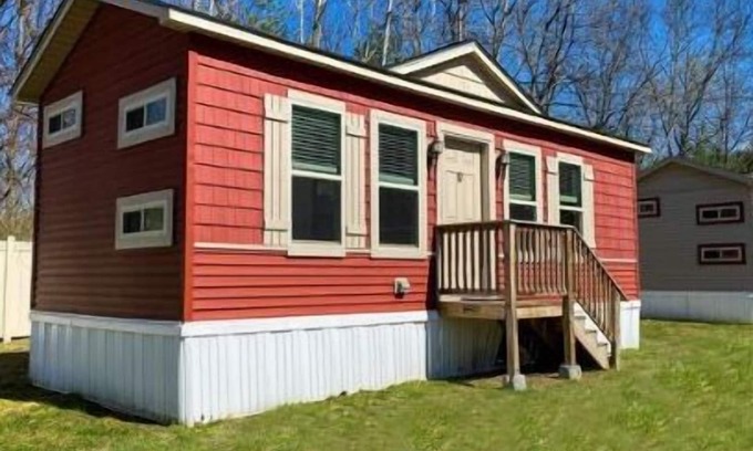 Queensbury House | Beautiful Lake George Cottage
