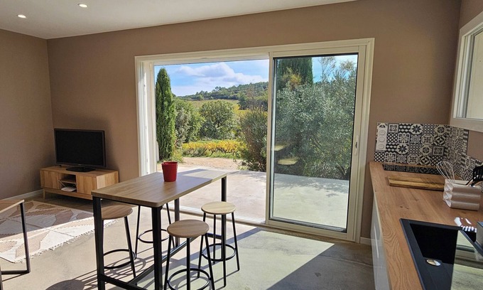 Mondragon House | Beautiful little house overlooking the vineyards