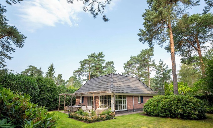 Beekbergen-Zuid Villa | Beautiful luxury vacation villa in the middle of the woods with lots of privacy.
