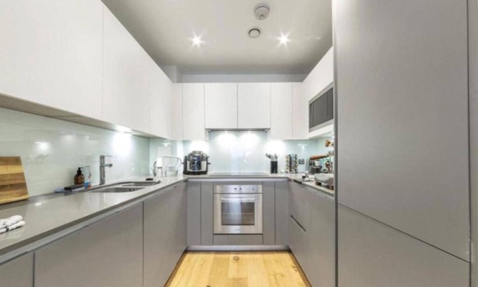 Hoxton Apartment | Beautiful Modern 2 Bedroom Apartment with Balcony