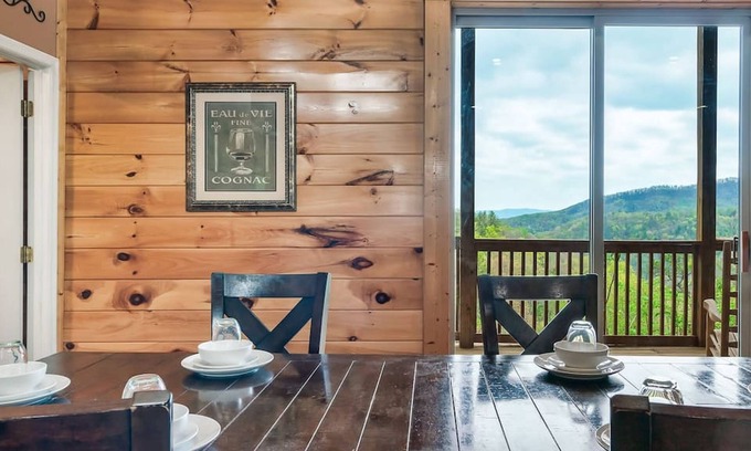 Gatlinburg - Pigeon Forge Apartment | Beautiful Mtn Views Hot Tub Games 3 King Suite