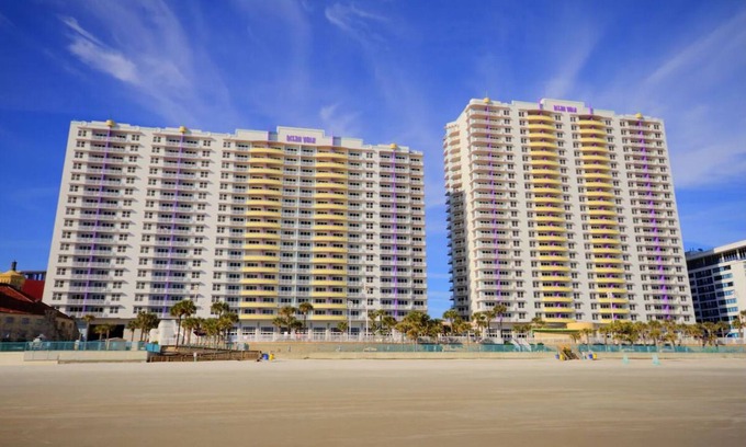 Seabreeze Historic District Resort | Beautiful Ocean Walk 2bed/2bath Lock Off. in Daytona Beach, FL!