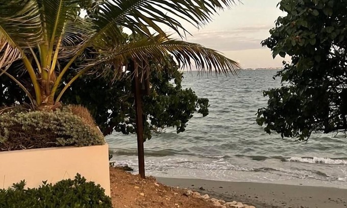 Portmore Apartment | Beautiful One bedroom apartment with beach and swimming pool