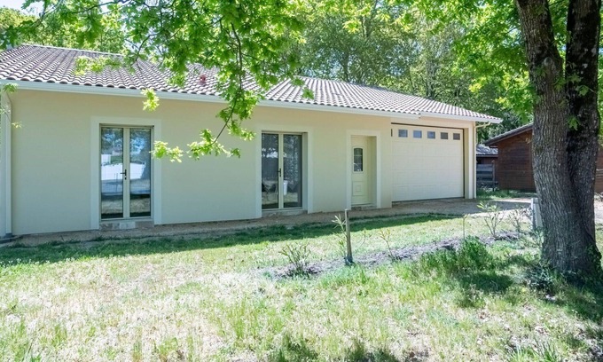 Saint-Paul-en-Born House | Beautiful private villa for 10 guests with A/C, WIFI, TV, terrace and pets allowed