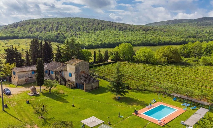 Monteriggioni Villa | Beautiful private villa with WIFI, private pool, TV, patio, pets allowed and panoramic view
