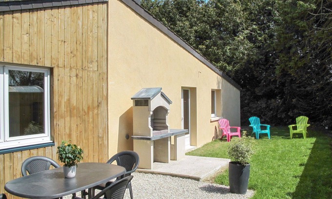 Le Mesnil House | Beautiful private villa for 6 people with WIFI, TV, terrace and pets allowed