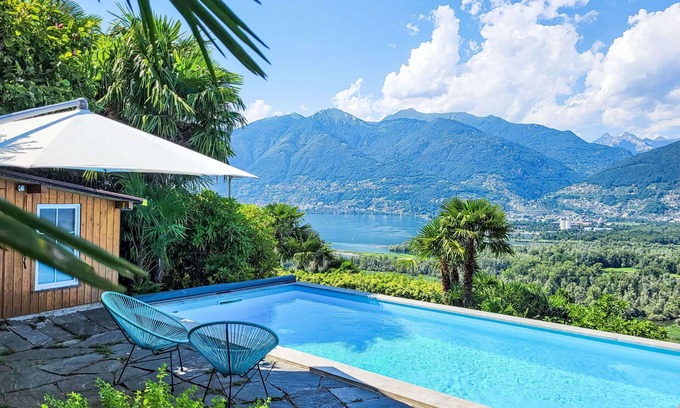 Magadino House | Beautiful private villa with WIFI, private pool, TV, patio, pets allowed and panoramic view