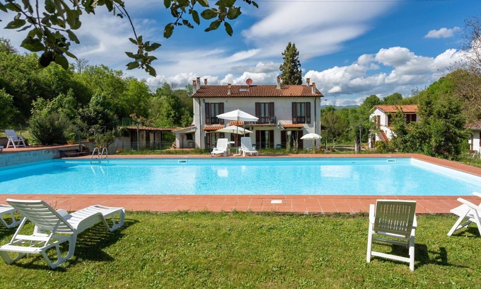 Ponte Buriano Villa | Beautiful private villa for 25 guests with WIFI, private pool, TV, patio and pets allowed